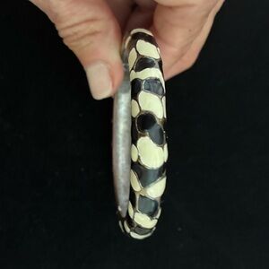 Vintage EUC Black and Cream Hinged Bangle Bracelet @6”
